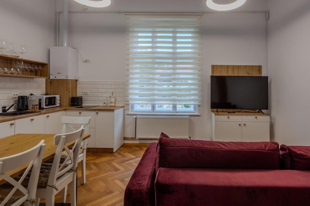 Gb4 By Rentable Apartment Brasov Ngoại thất bức ảnh