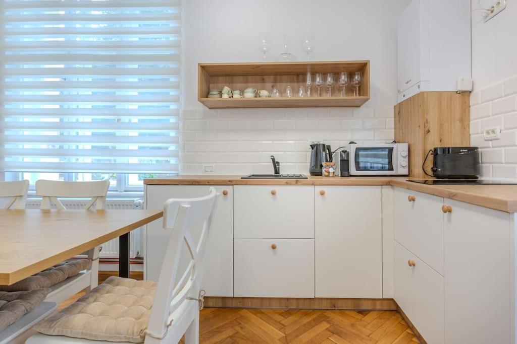 Gb4 By Rentable Apartment Brasov Ngoại thất bức ảnh